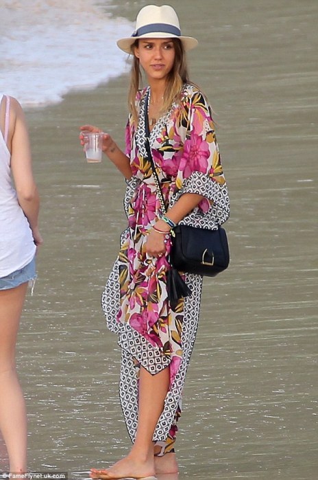 article-2303772-1912FBC7000005DC-970_634x956